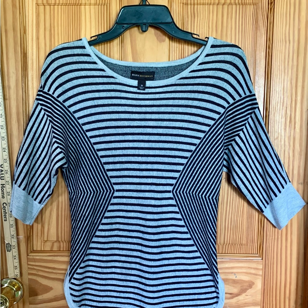 Dana Buchman Sweater Women Size Medium Black Gray Striped Long Sleeve Round Neck